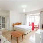 King-sized Studio, 6th floor + lift, Regent’s Park
