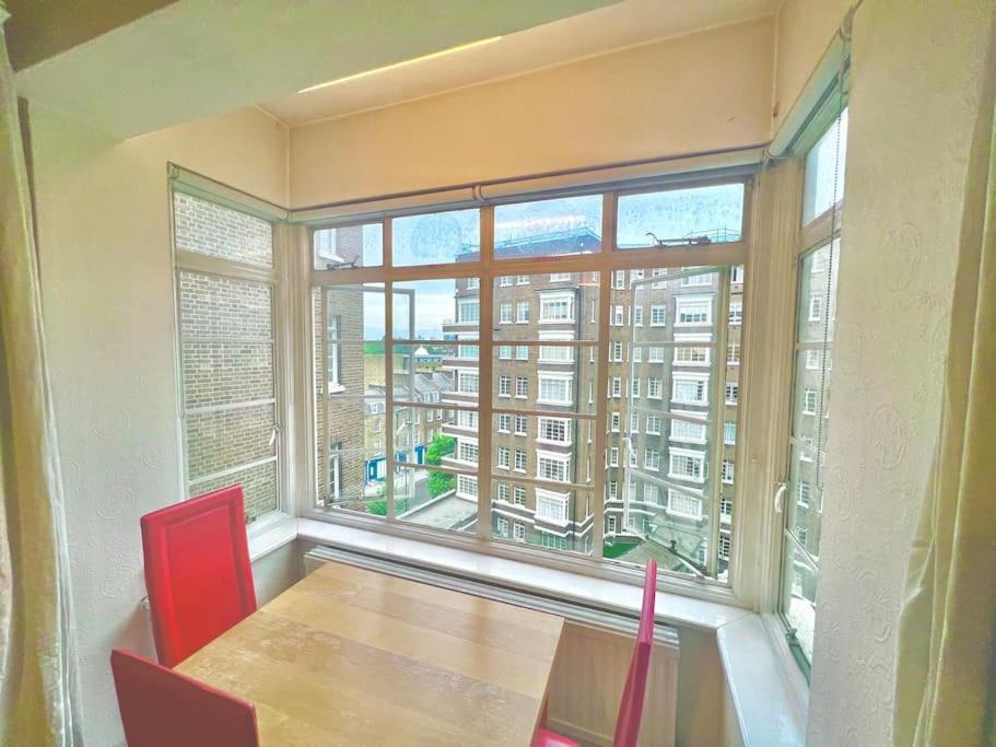 King-sized Studio, 6th Floor + Lift, Regent’s Park Londen