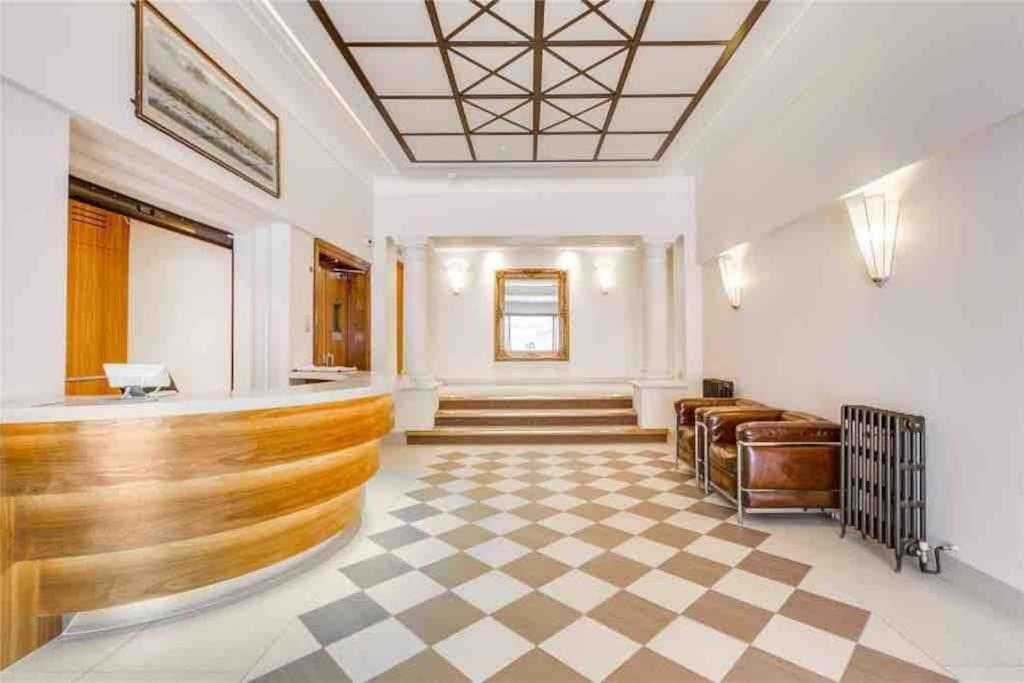 King-sized Studio, 6th Floor + Lift, Regent’s Park Appartement *
